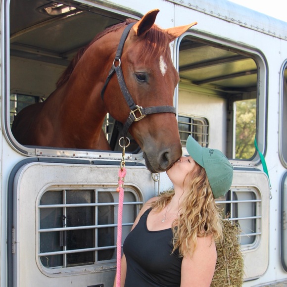 Meet your Posher, Audrianna - Picture 4 of 5